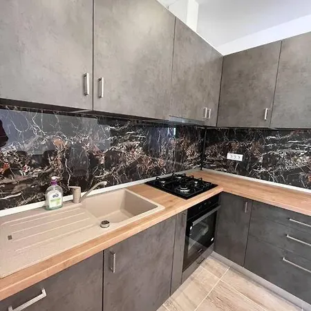 Apartment In Between